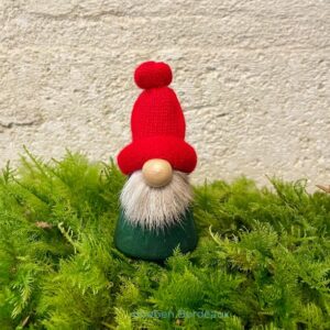 lutin, nisse ou tomtar en bois et poil de renne fabriqué en Suède par Spegels pour une décoration de Noël pleine de malice