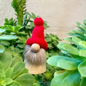 lutin, nisse ou tomtar en bois et poil de renne fabriqué en Suède par Spegels pour une décoration de Noël pleine de malice