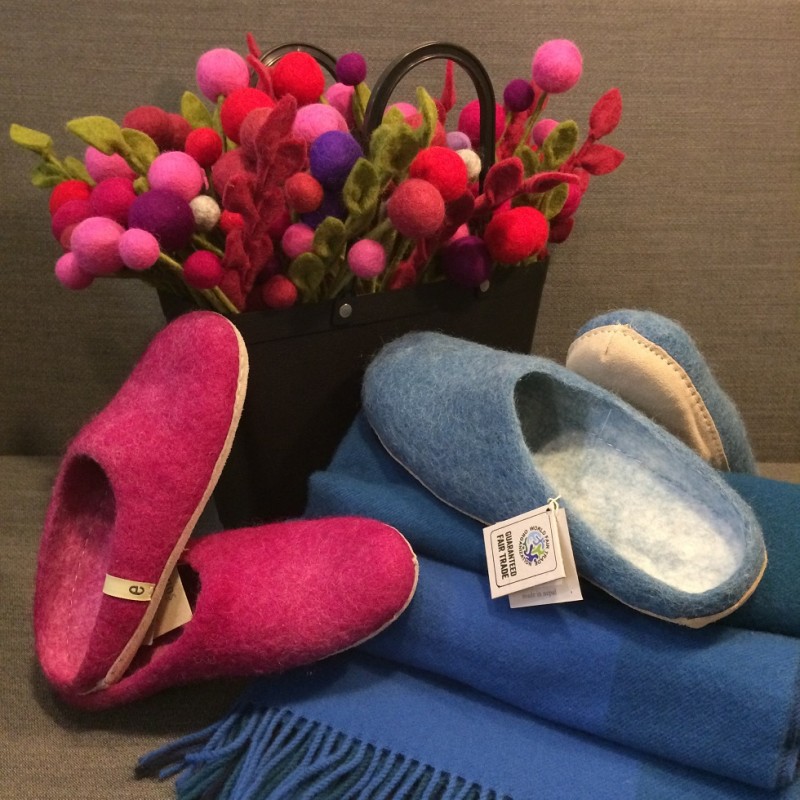 chaussons d'invités - chaussons en feutre de laine fine, anthracite en  vente B2B pour votre magasin