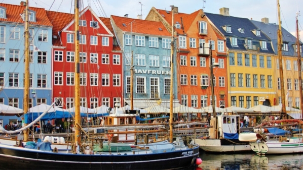 Passer un week end à Copenhague avec Koeben boutique de décoration scandinave bordeaux