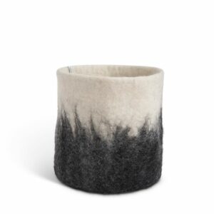 Cache pot en laine feutrée et caoutchouc naturel par Aveva Design Suède