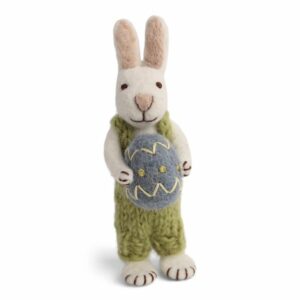 Figurine de Pâques Lapin en laine feutrée avec oeuf. Célebrer Pâques avec la décoration scandinave de Koeben.