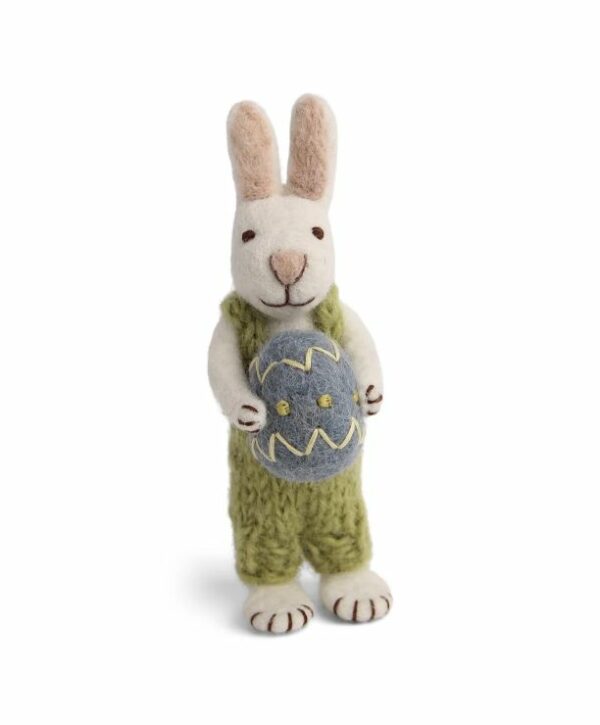 Figurine de Pâques Lapin en laine feutrée avec oeuf. Célebrer Pâques avec la décoration scandinave de Koeben.