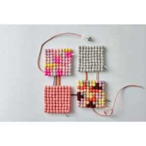 Dessous de plat carré en laine conçu par Aveva Design au dessin inspiré du jeu Tétris.