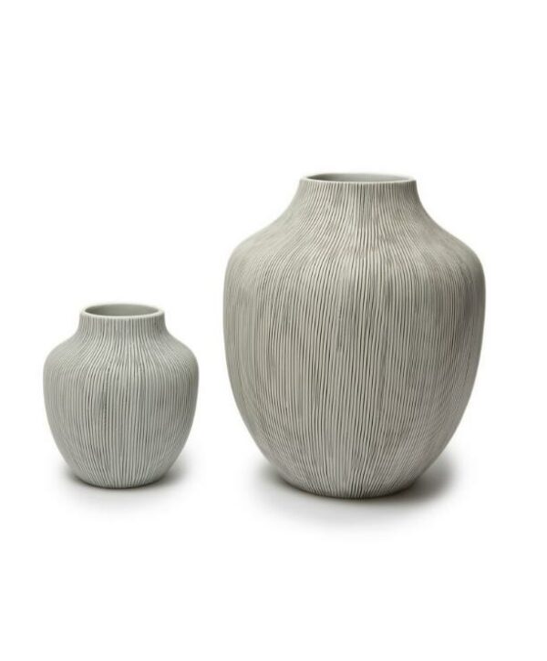 Vase Kyoto en porcelaine gris clair dessiné par Marita Lindholm pour Lindform