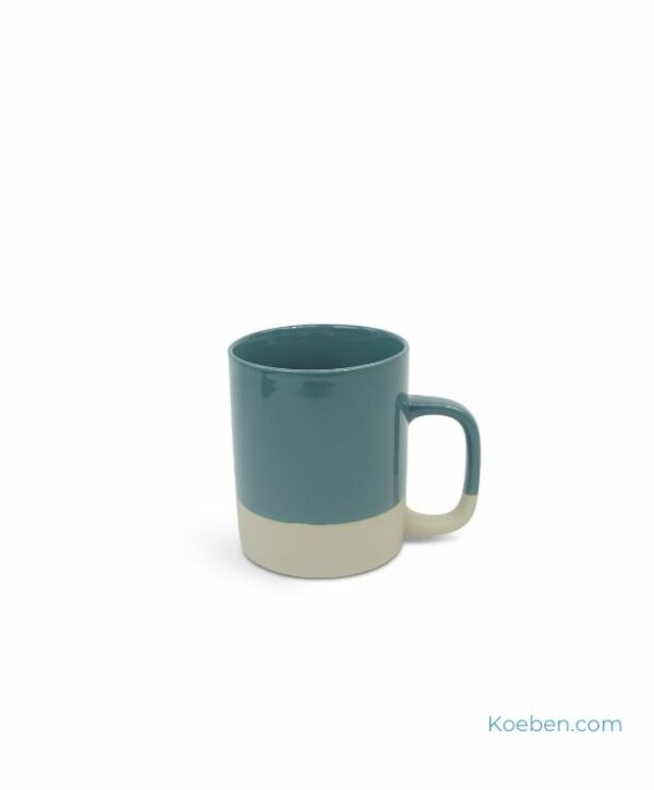 Mug en grès 350 ml de la collection Cyl signée Kinta fabriqué à la main.