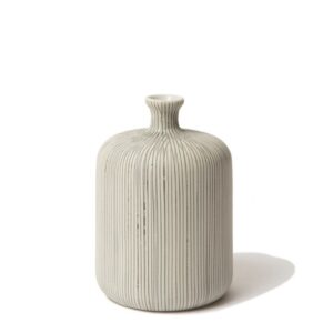 Vase bottle en porcelaine striée par Lindform