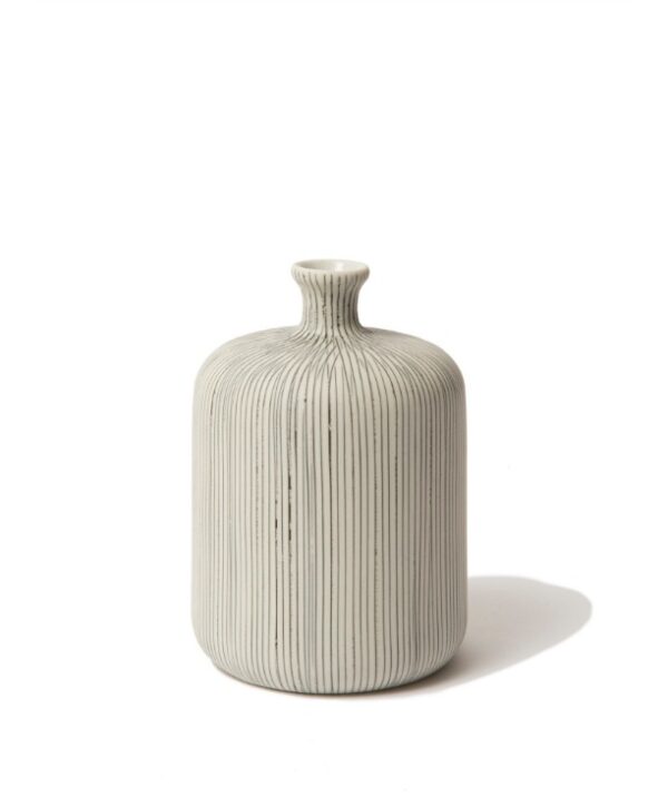 Vase bottle en porcelaine striée par Lindform