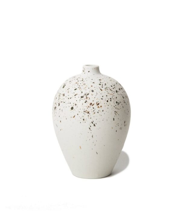 Vase Ebba, soliflore en porcelaine moucheté de la marque suédoise Lindform