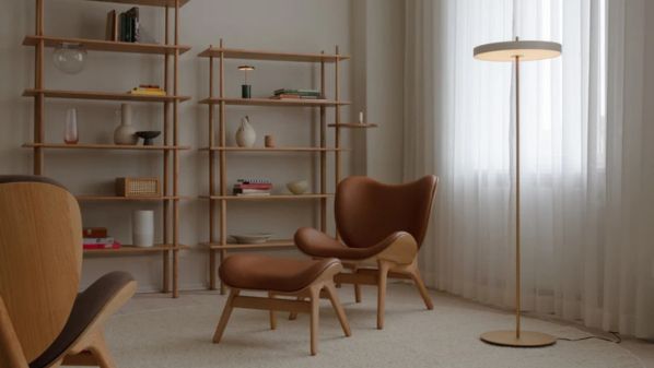 Pour un intérieur Hygge, Koeben boutique de décoration scandinave a sélectionné la marque danoise Umage. On aime son mobilier et ses luminaires.
