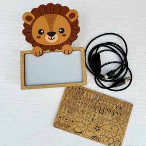 Lampe veilleuse Lion à personnaliser pour décorer une chambre d'enfant ou comme cadeau de naissance. Une création Vintiun