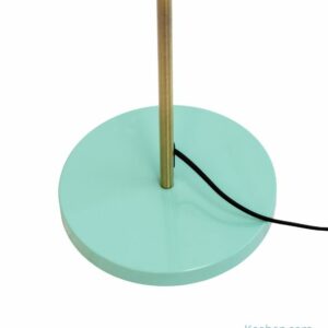 Lampadaire Océan de Dyberg. Un luminaire sur pied à 2 lampes orientables pour éclairer avec style votre intérieur.
