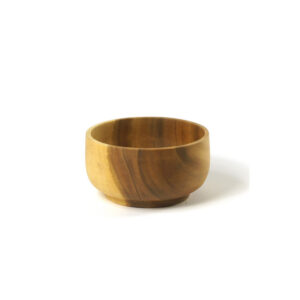 Inspiré par l'esthétique du design japonnais, ce bol est réalisé en bois d'acacia massif. Bol , saladier ou coupe à fruits l'artisanat et la nature s'invite à votre table.