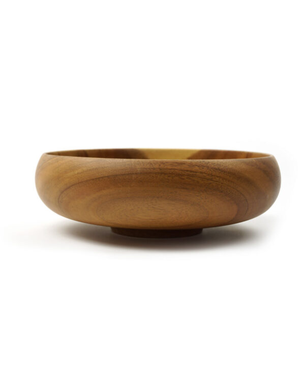 Coupe à fruits ou saladier en bois d'acacia massif tourné à la main de la marque Kinta sélectionné par Koeben boutique de cadeaux et décoration.