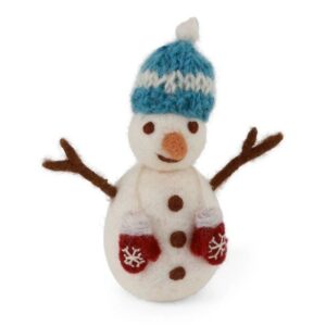 Bonhomme de neige avec bonnet et gants à accrocher aux branches du sapin de Noël pour une décoration naturelle et originale, par Gry and Sif