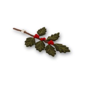 Branche de houx en laine bouillie par Gry and Sif pour une décoration de Noël toute douce.