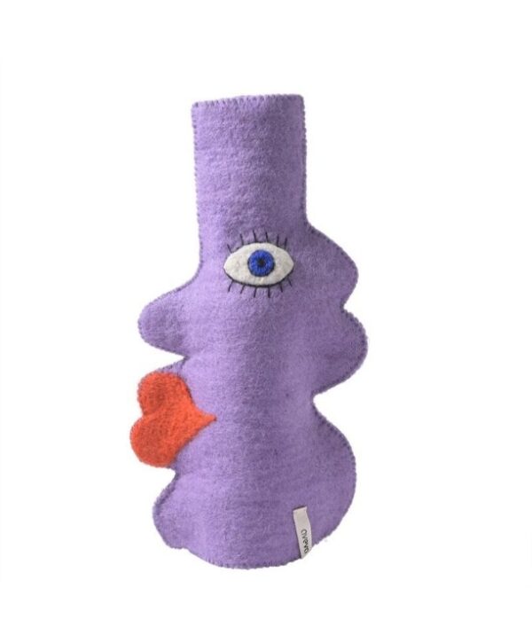 Vase face, couvre-bouteille en laine bouillie d'Aveva. Un accessoire qui transforme n'importe qu'elle bouteille en un vase plein d'humour.