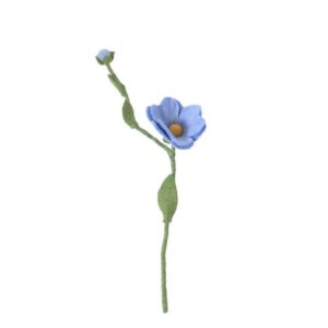 Eglantine en laine feutrée et métal d'Aveva Design pour des bouquets éternels et originaux. Chaque branche d'églantier se compose d'une fleur, d'un bouton floral et de feuilles montés sur une tige en métal flexible.