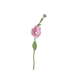 Eglantine en laine feutrée et métal d'Aveva Design pour des bouquets éternels et originaux. Chaque branche d'églantier se compose d'une fleur, d'un bouton floral et de feuilles montés sur une tige en métal flexible.