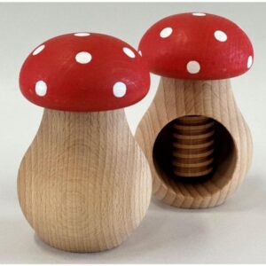 Casse-noix champignon en bois de bouleau réalisé artisanalement par Spegels Suède.